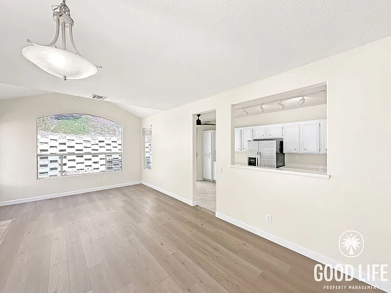 3 bed, 3.0 bath, 1570 sqft, $3,500 — Photo 2