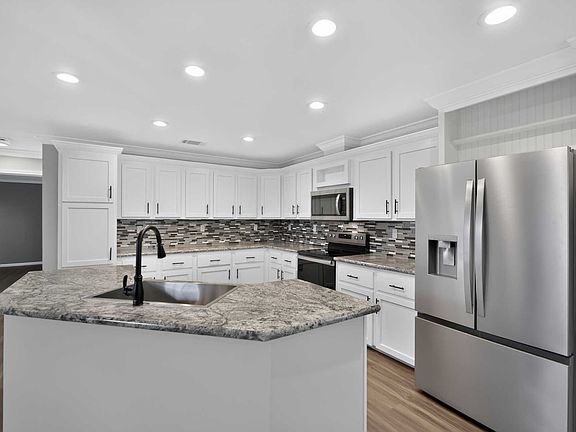 006_280_La_Vista_Dr-Kitchen-3485
