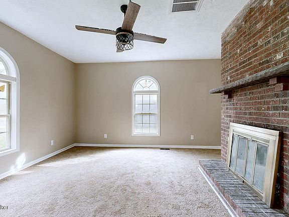 3rd image of 106 Riddle St