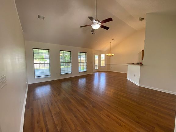 4th image of 211 Lancaster Way