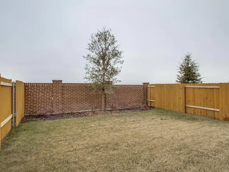 203 Marsh Ln — Photo 11