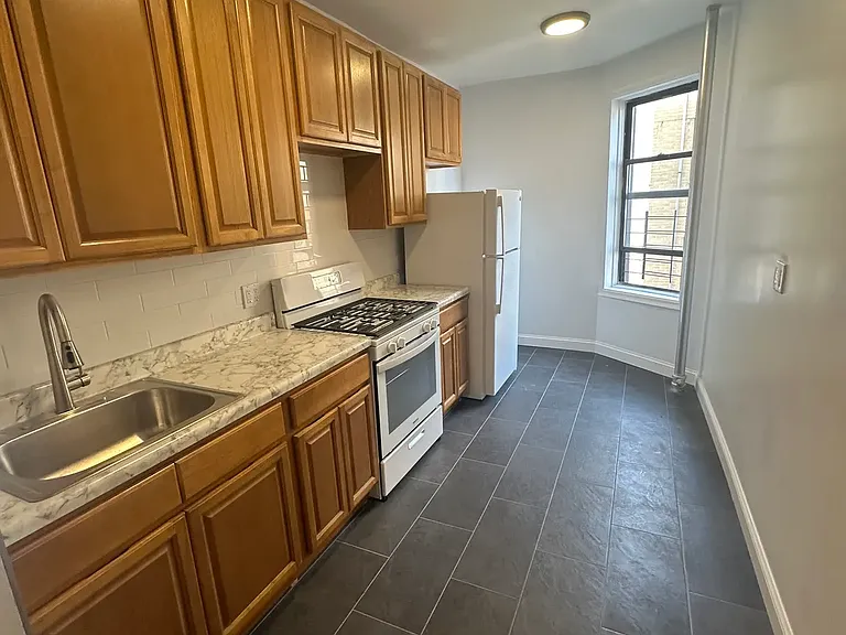 3510 Bainbridge Ave #44C — Photo 2