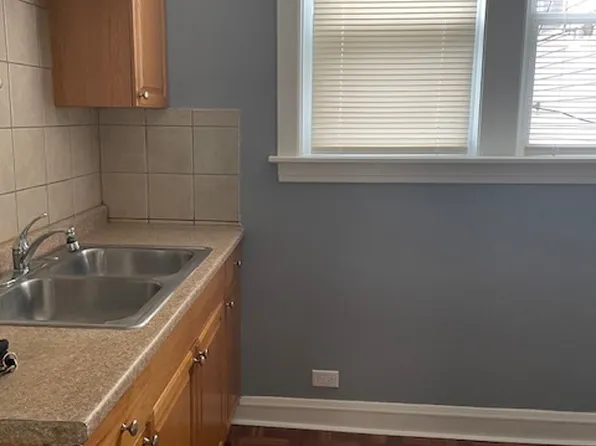 5504 W Barry Ave #11, Chicago, IL 60641