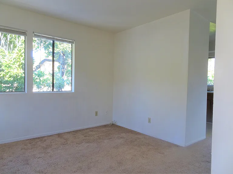 209 W Cota St — Photo 4