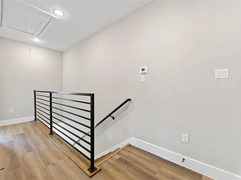 4624 Mayflower St #B — Photo 31