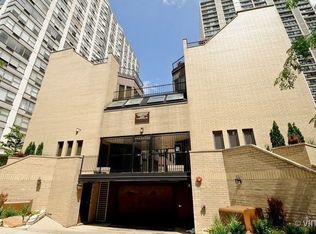 5747 N Sheridan Rd APT C, Chicago, IL 60660
