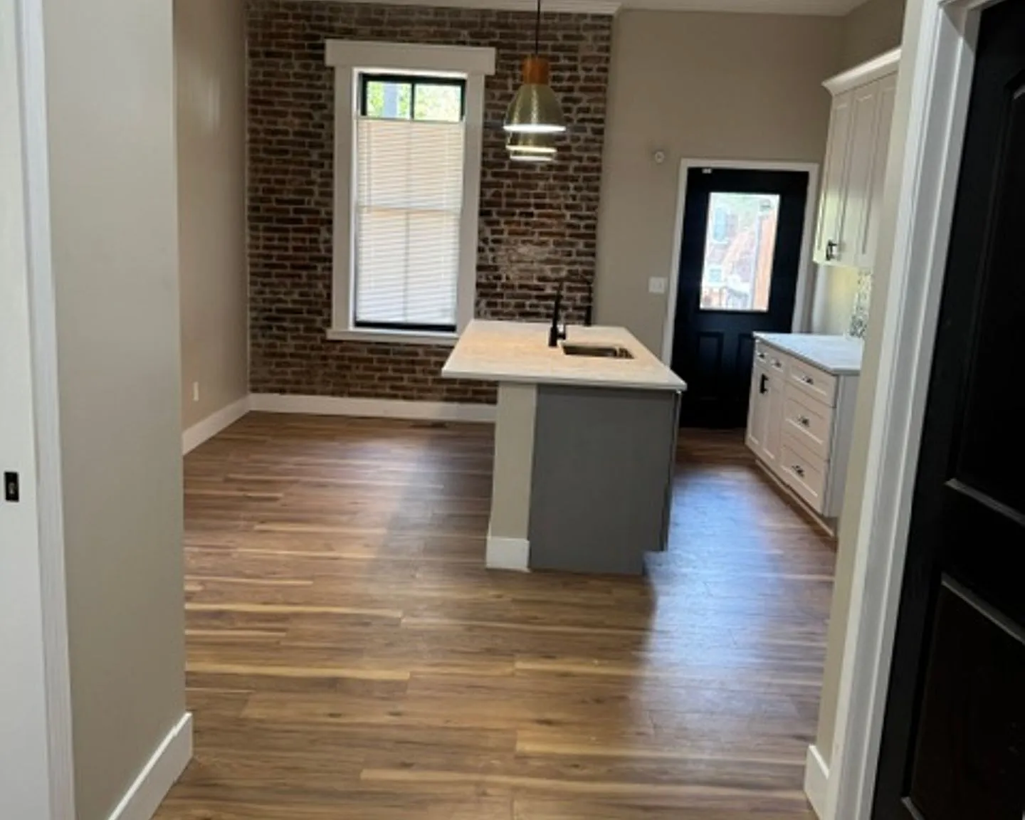 Newly Remolded 3 bed 3 1/2 bath Townhome in Soulard — Photo 3