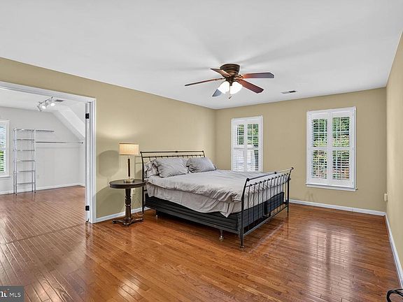 5th image of 9105 Oak Chase Ct
