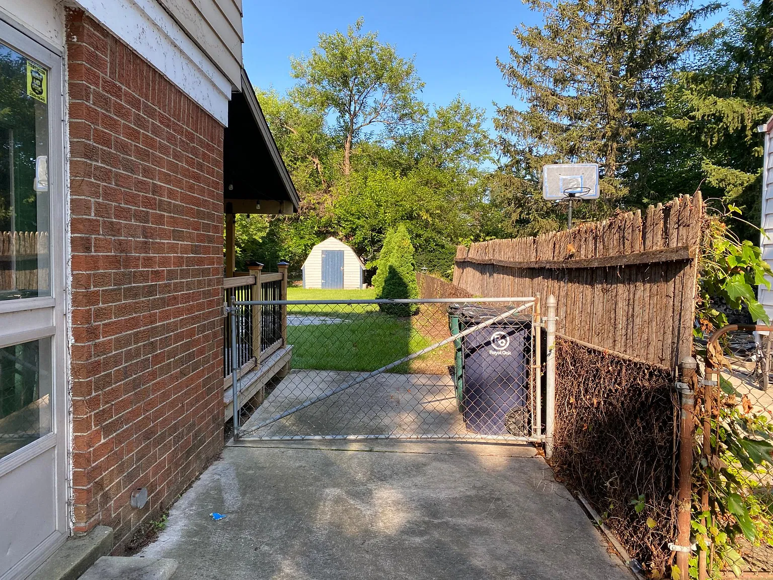 3 bed, 1.5 bath, 1242 sqft, $2,500 — Photo 3