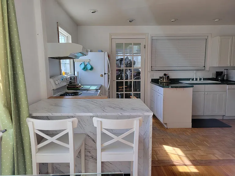 Hillcrest Dr — Photo 22