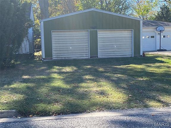 5th image of 482 E Walnut St