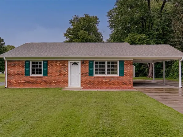 301 Redwood Bnd, King, NC 27021