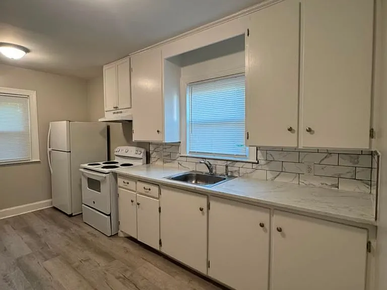 511 Memorial Park Dr — Photo 6