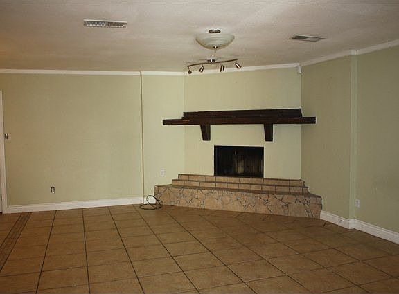 3rd image of 8500 Lynwood Ln