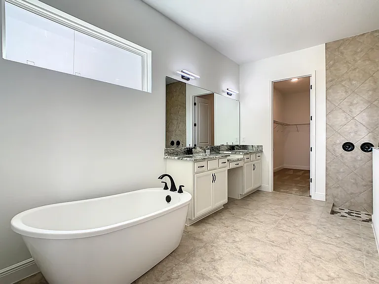 15707 Vetta Dr — Photo 28