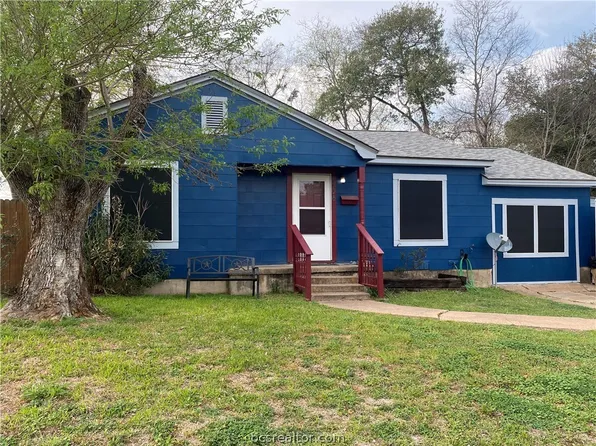 704 Churchill Dr, Bryan, TX 77801