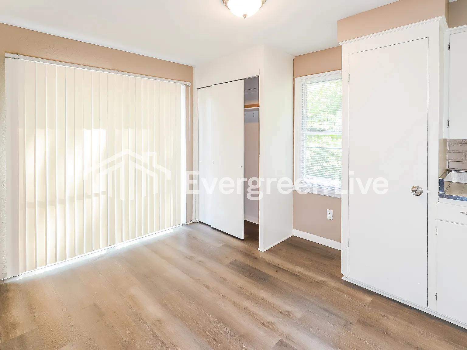 2 bed, 1.0 bath, 980 sqft, $1,295 — Photo 4