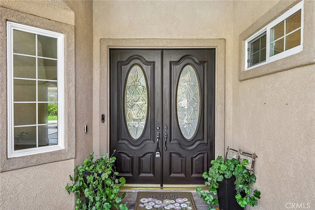 5 bed, 3281 sqft, $5,950 — Photo 4