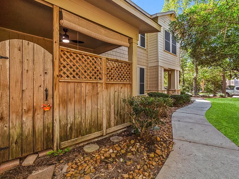 75 Scarlet Woods Ct — Photo 22