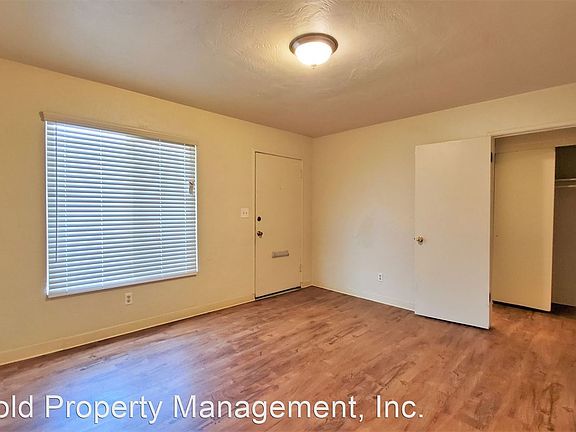 3rd image of 1221 La Salle Ave APT A
