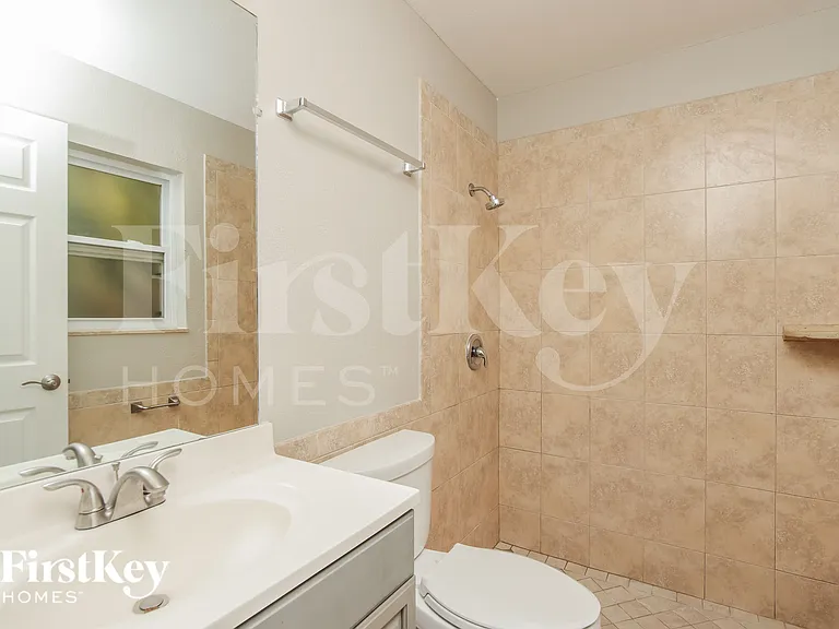 1327 Valencia St SE — Photo 13