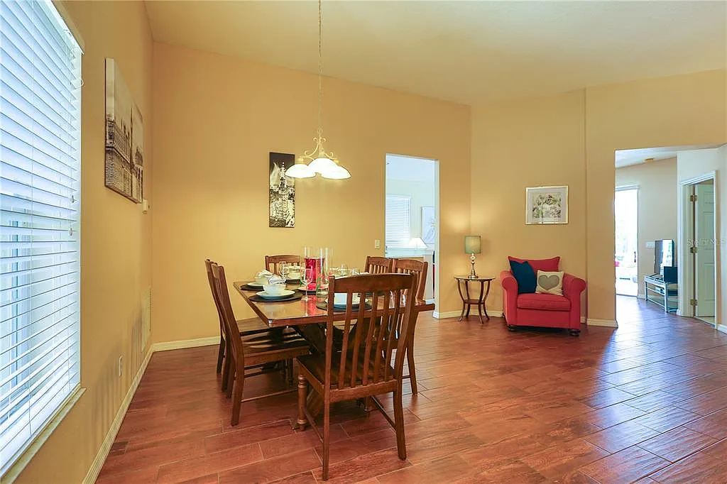 3 bed, 2.0 bath, 1600 sqft, $2,295 — Photo 3