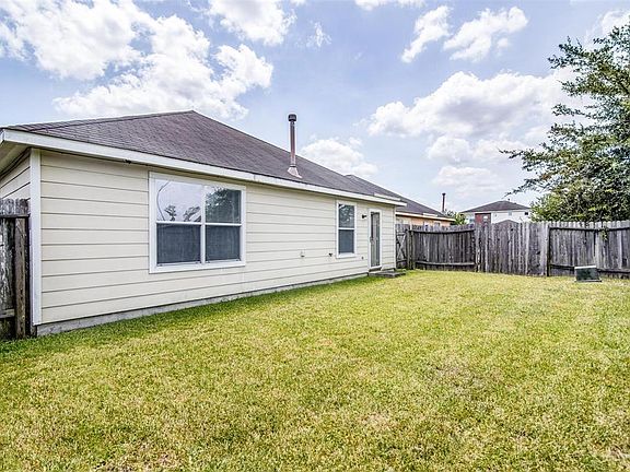 4th image of 2007 Pine Croft Dr