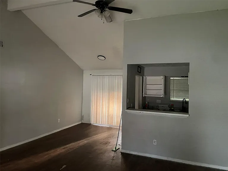 1026 W Brompton Dr — Photo 8