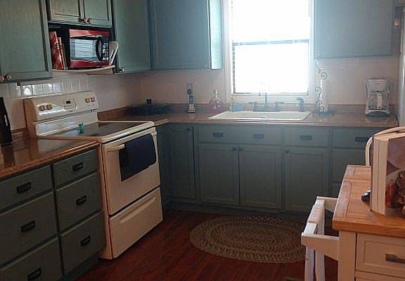 2nd image of 1414 Gladiola Dr #212