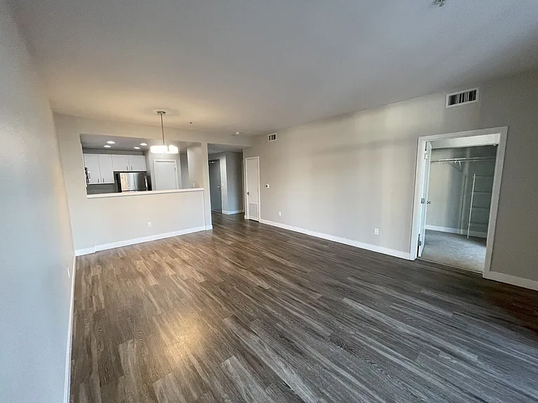 33 South Third — Photo 29