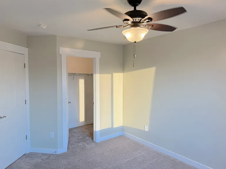 1875 S Spring Creek Dr — Photo 15
