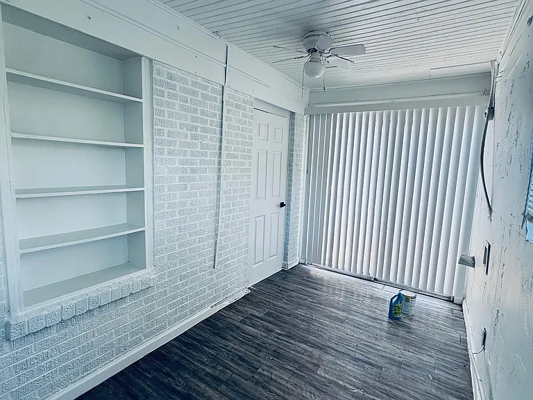 326 E Harmon Dr — Photo 7