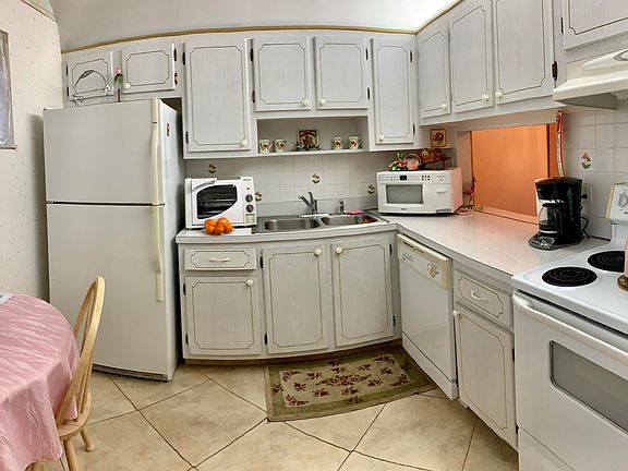 5th image of 2855 Garden Dr S APT 212