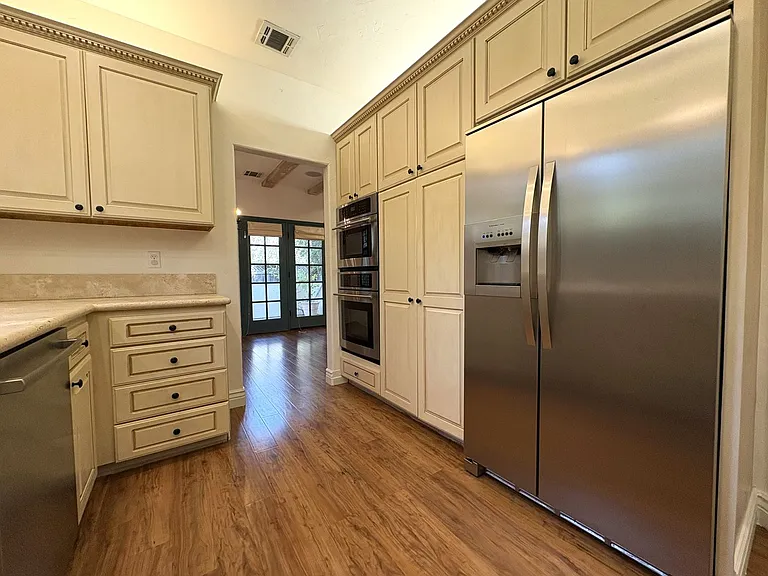 712 Elizabeth Ln — Photo 10