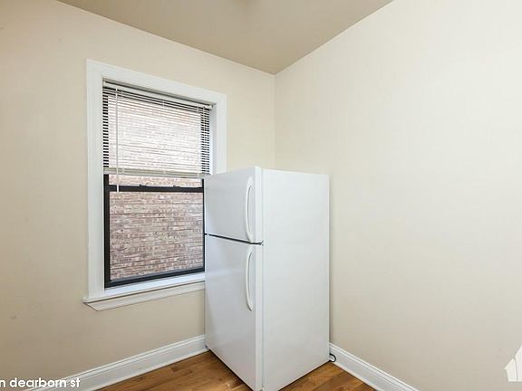 4th image of 1347 N Dearborn St #1321