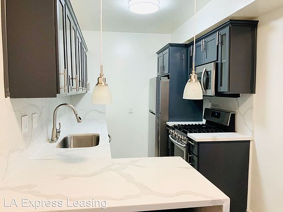 3rd image of 537 W Hyde Park Blvd APT 206