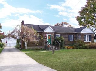 47 Orchard St, Lindenhurst, NY 11757