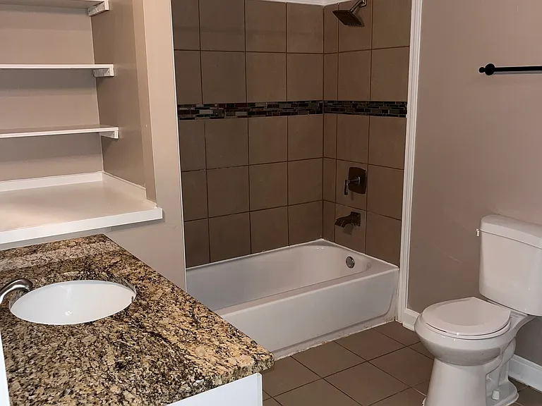 945 Fox Hill Dr #B — Photo 17