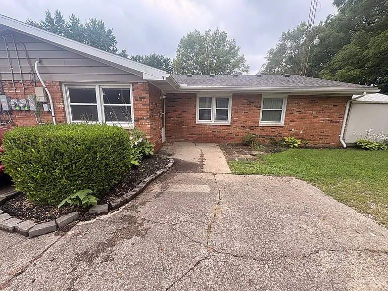 Stowe Dr — Photo 10