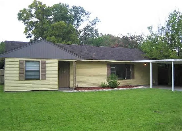 3 bed, 1.0 bath, 1372 sqft, $1,800 — Photo 2