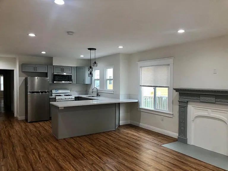 254 S Alexandria Ave #256-1/2-258 — Photo 2