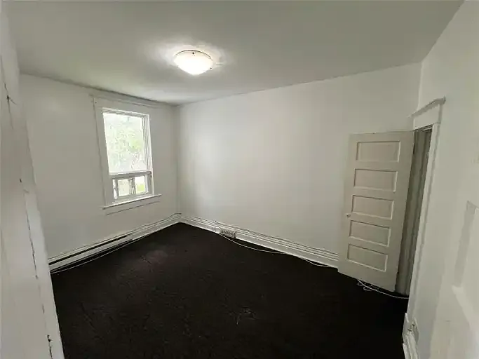 3 bed, 1.0 bath, 1000 sqft, $1,545 — Photo 3