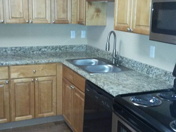 3rd image of 248 Highwood Ct