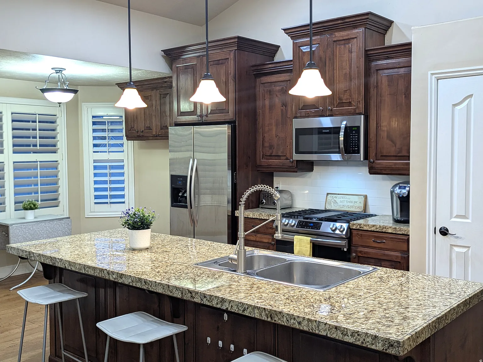 5 bed, 3127 sqft, $3,595 — Photo 3