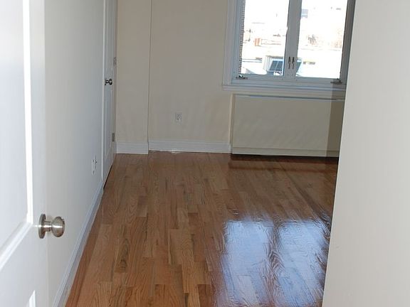 3rd image of 2012 31st St APT 2C