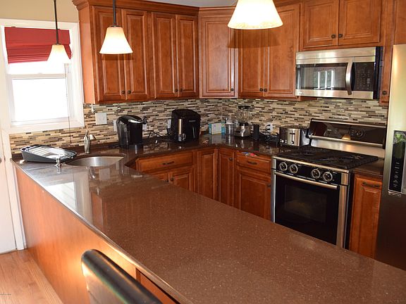 5th image of 15 Millbrook Dr