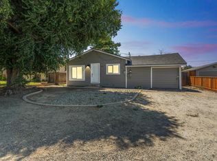 951 Hillcrest Rd, Hollister, CA 95023