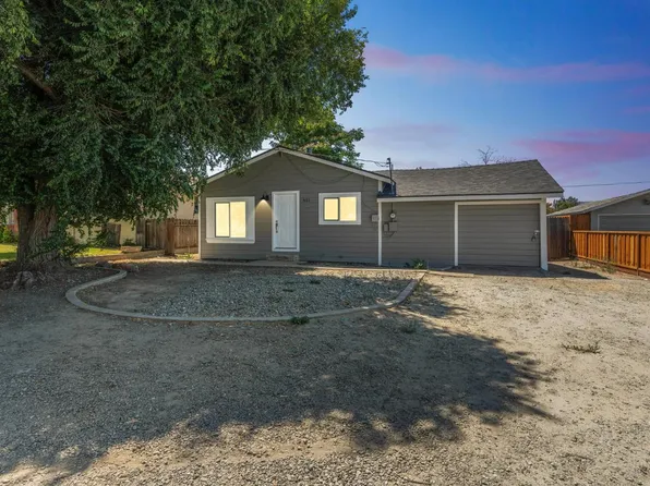 951 Hillcrest Rd, Hollister, CA 95023