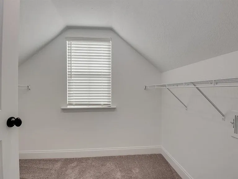 1011 Spotswood Cir — Photo 14