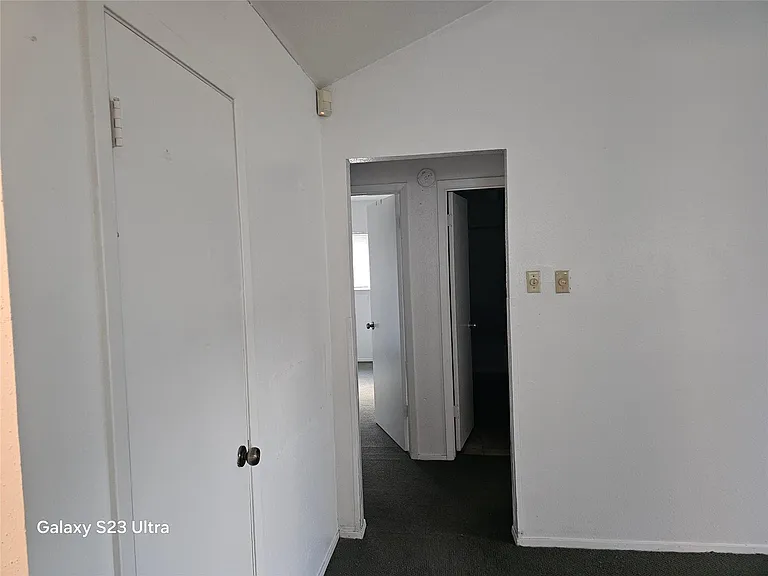 1322 Fieldstone Dr — Photo 3